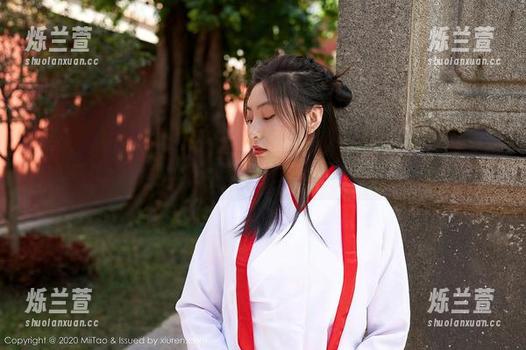 蜜桃社 - 课堂外的吴凯莉Kelly：校服写真里的条条大路