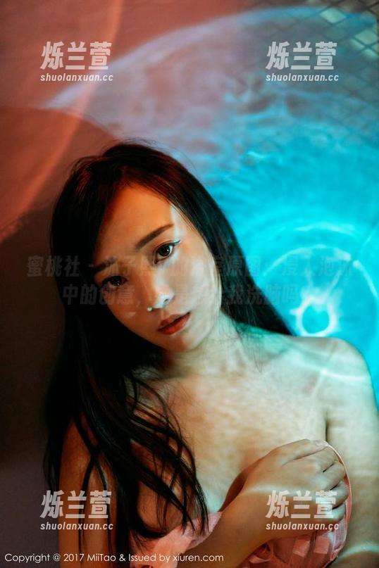 蜜桃社 - 沐子熙V的浴室原图：浸入泡沫中的创意，她是想给我洗脑吗？