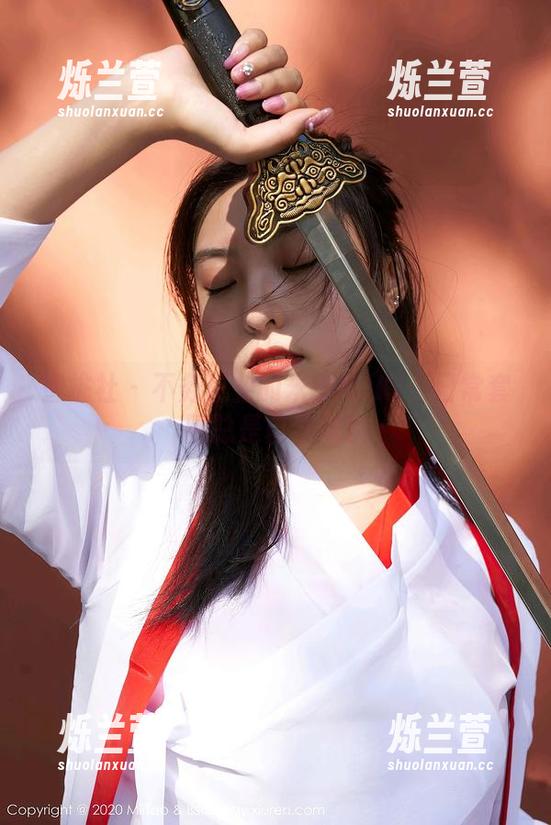 蜜桃社 - 不务正业的米琪MIKI：日常套图总是自带欢乐