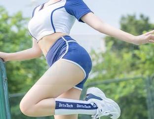 校园合集更新？蜜汁猫裘好奇心爆棚，看她的趣味搭配！