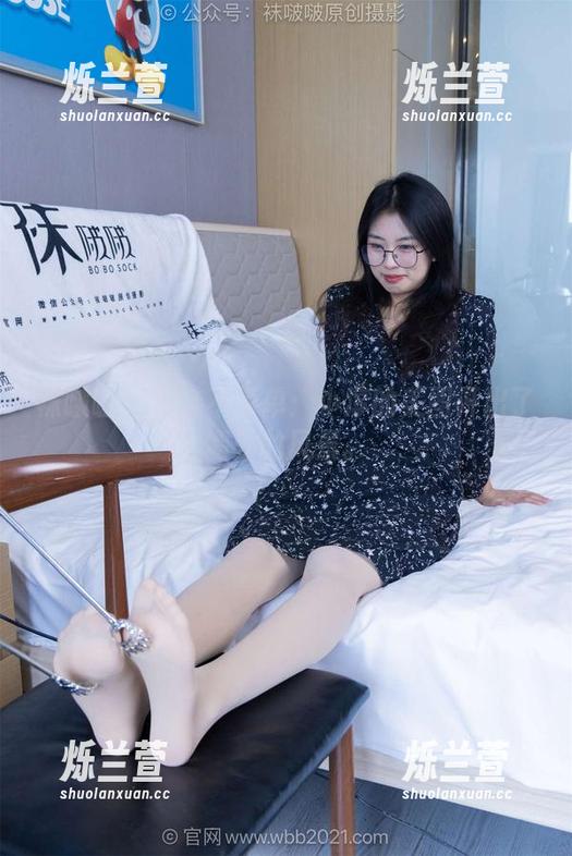 袜啵啵 - 板鞋不简单：小淳的美图开出了墙外的风景。