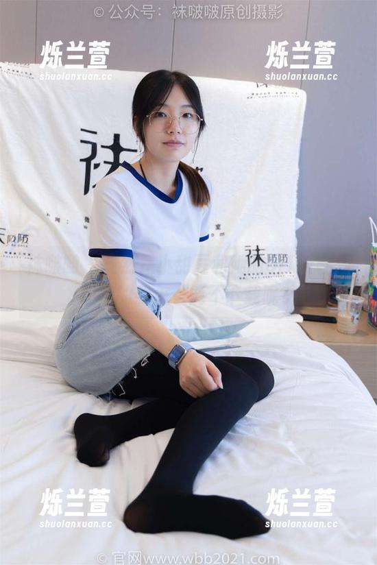 袜啵啵 - 竟然是小甜豆和她的aj1板鞋，花痴的我怎么能不下载呢？