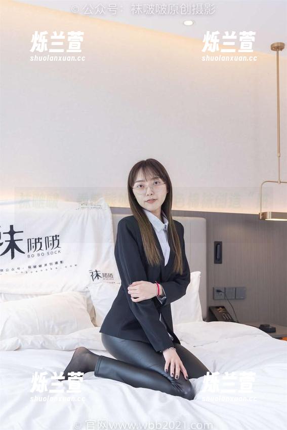 袜啵啵 - 看熊熊如何用白色棉袜创造“脏”美图资源