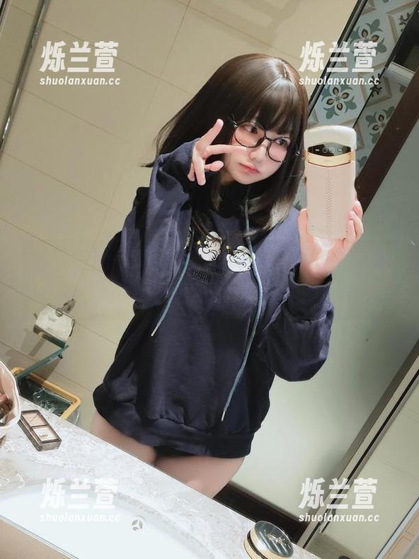 看铭铭kizami的空姐图集，原图中带着的不只是职业哦