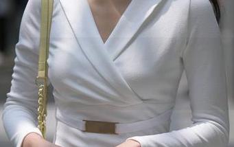 魔镜街拍 – 网盘里的婷婷：黑丝与工作日常的完美碰撞！