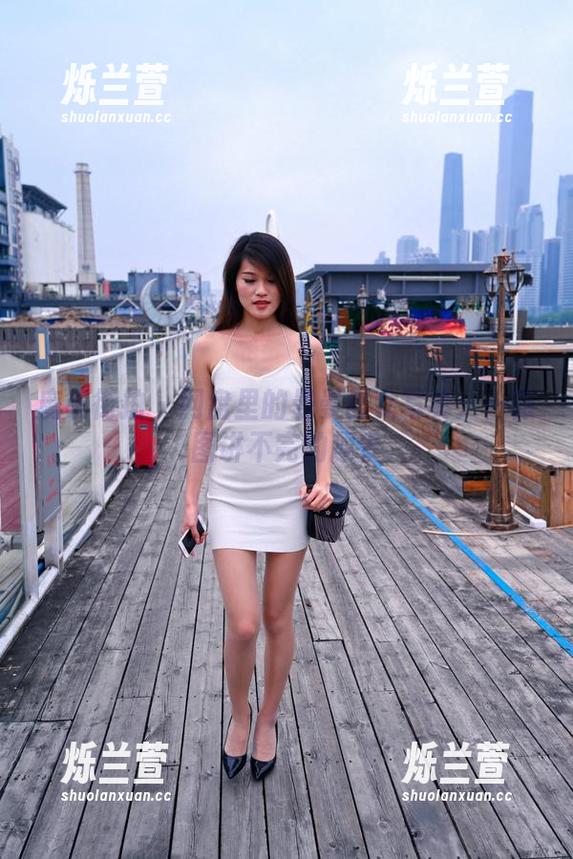 魔镜街拍 - 网盘里的曼曼修女写真：一张图讲不完的趣事