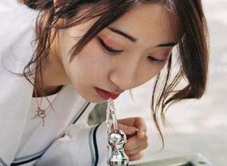 黑川与海岛的“浪漫”：碎花连衣裙高清再现